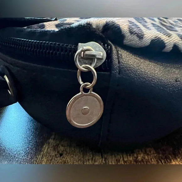 Cat face crossbody handbag/purse. - Picture 10 of 13